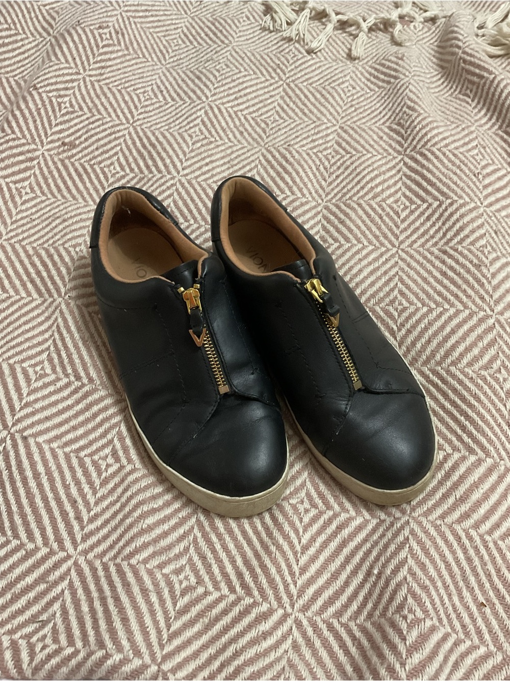 Vionic Black Leather Slip-On Sneakers comfy fall walking shoe quality comfort